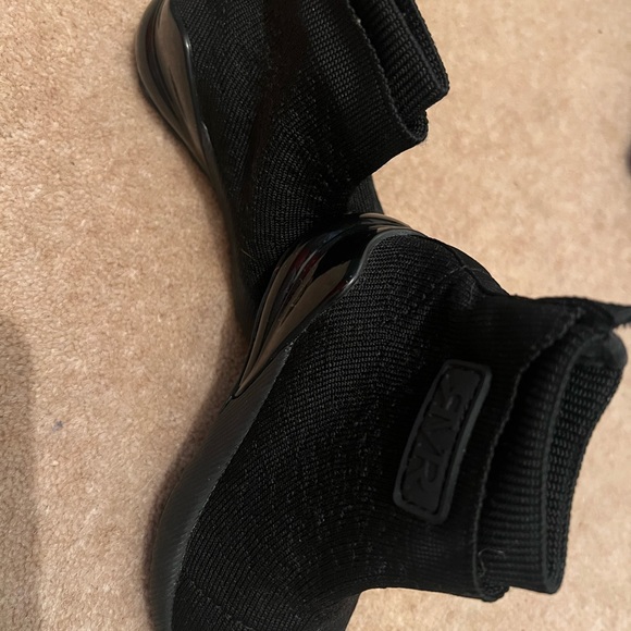 Boys infant clothes and trainers - Picture 9 of 10